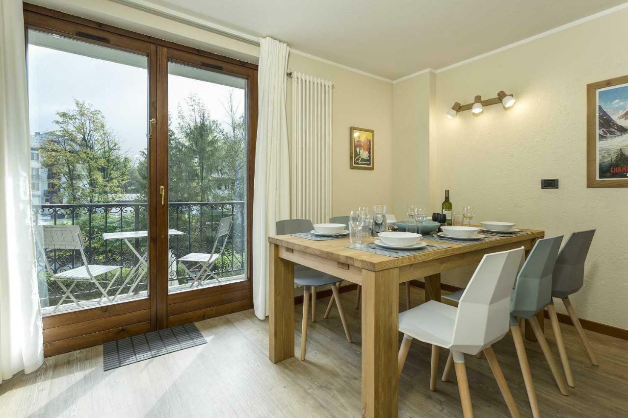 Apartment Ensa - Alpes Travel - Central Chamonix - Sleeps 4 Eksteriør billede