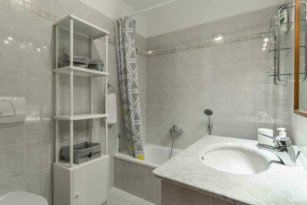 Apartment Ensa - Alpes Travel - Central Chamonix - Sleeps 4 Eksteriør billede